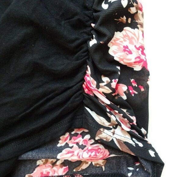 💰3/$25 NWT Free Kisses Tank Top Graphic Floral "Love Your #Selfie"  M - Picture 9 of 12